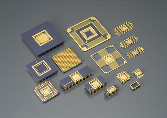 Manufacturing ceramic packaging materials with fused silica powder